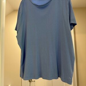 Vineyard Vines blue tee shirt